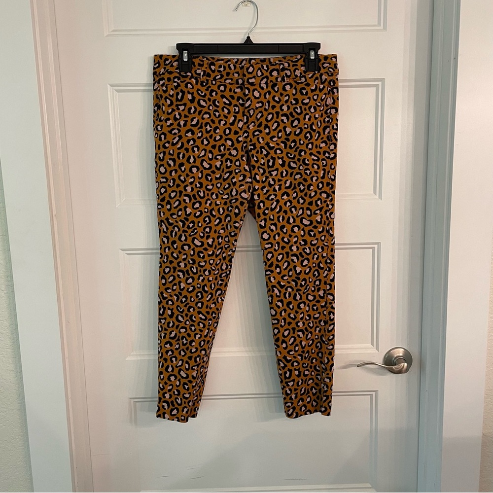Old Navy Fun Leopard Pixie Ankle Pant